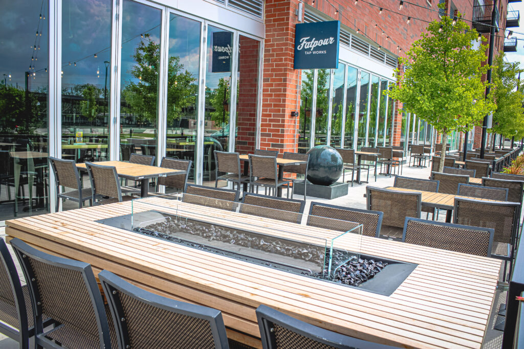 Outdoor Patio Dining Space at Fatpour Lincolnwood