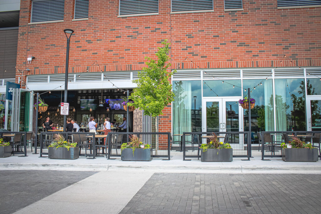 Outdoor Patio Dining Space at Fatpour Lincolnwood