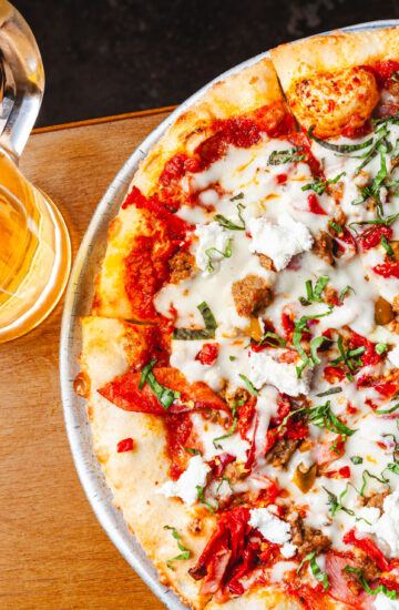 De Niro Specialty Pizza at Fatpour Wicker Park