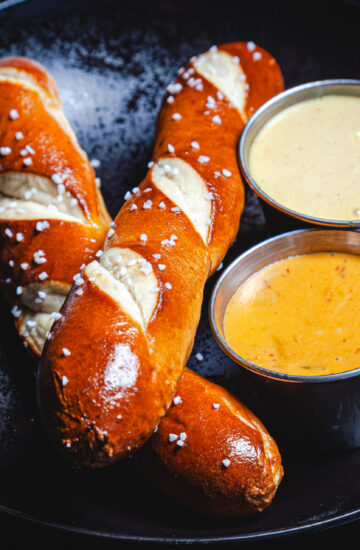 Pittsburgh Pirates at Chicago White Sox 76 FPLW fresh baked bavarian pretzels 477