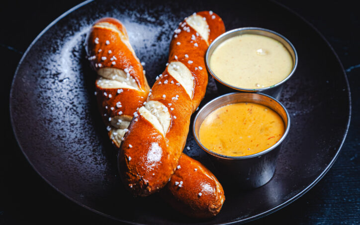 FPLW fresh baked bavarian pretzels 477